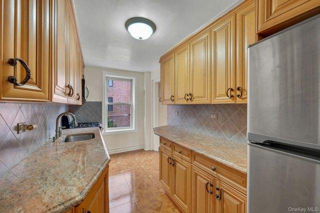 280 Bronxville Road 5X, Bronxville, NY 10708