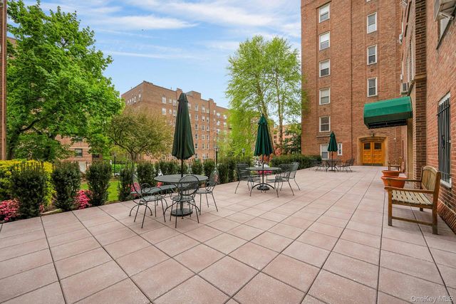 280 Bronxville Road 5X, Bronxville, NY 10708