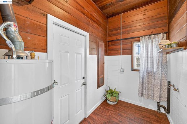 5616 Alameda Ave, Richmond, CA 94804