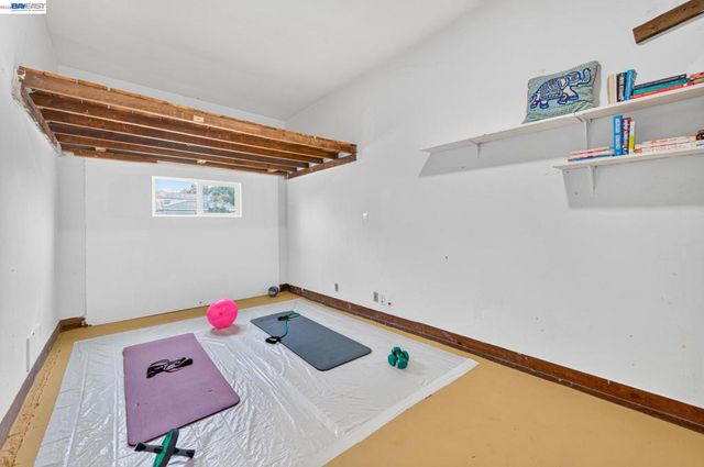 5616 Alameda Ave, Richmond, CA 94804