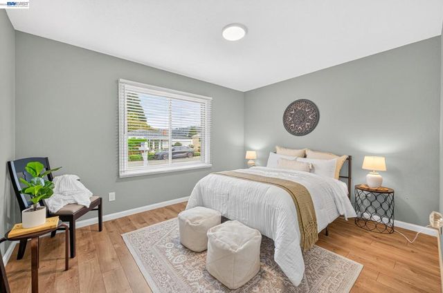 5616 Alameda Ave, Richmond, CA 94804