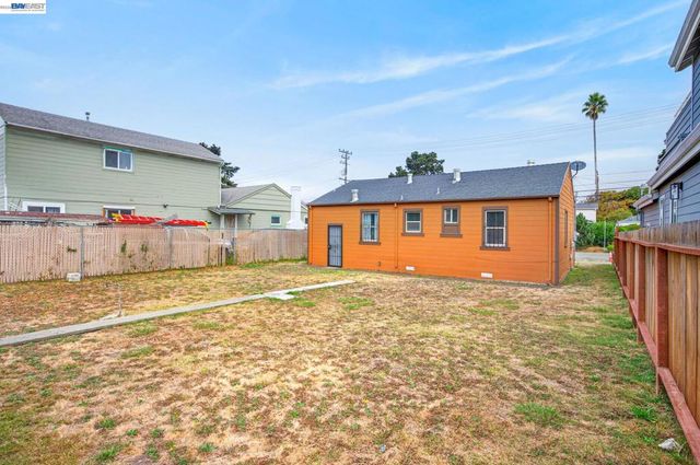 5616 Alameda Ave, Richmond, CA 94804