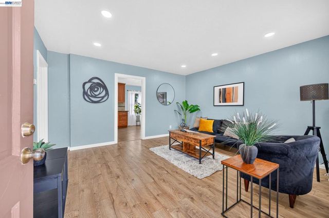 5616 Alameda Ave, Richmond, CA 94804
