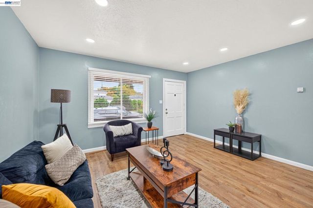 5616 Alameda Ave, Richmond, CA 94804