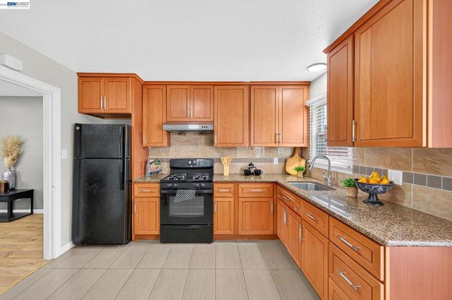 5616 Alameda Ave, Richmond, CA 94804