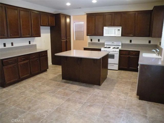 2471 Menlo, San Jacinto, CA 92583