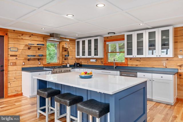 623 SHENANDOAH VALLEY DR, Front Royal, VA 22630