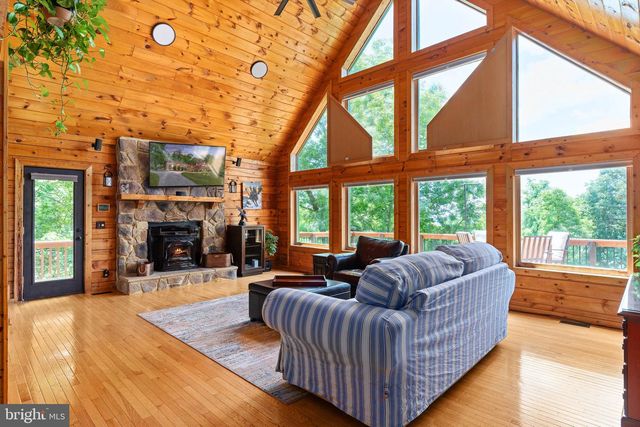 623 SHENANDOAH VALLEY DR, Front Royal, VA 22630