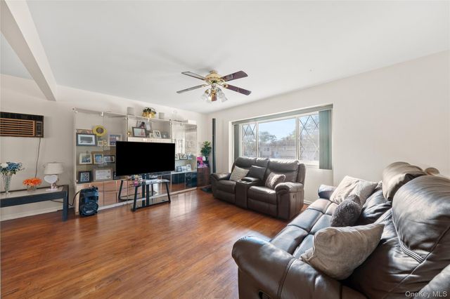 31 Sunburst Drive, Deer Park, NY 11729