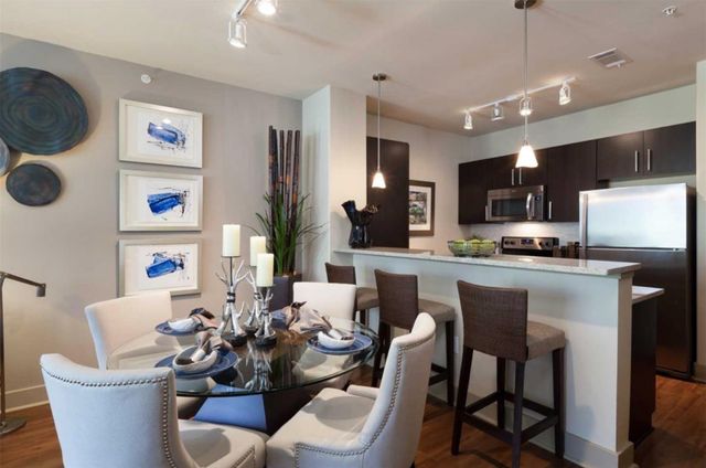 1340 W Gray Street 550, Houston, TX 77019