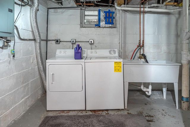 1432 S 78th STREET, West Allis, WI 53214