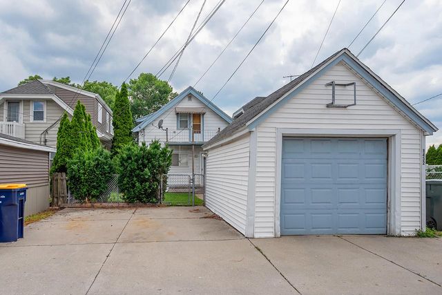 1432 S 78th STREET, West Allis, WI 53214