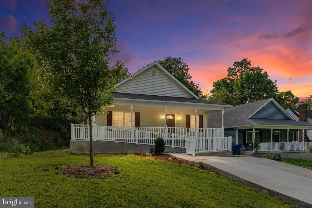 950 VIRGINIA AVE, Front Royal, VA 22630