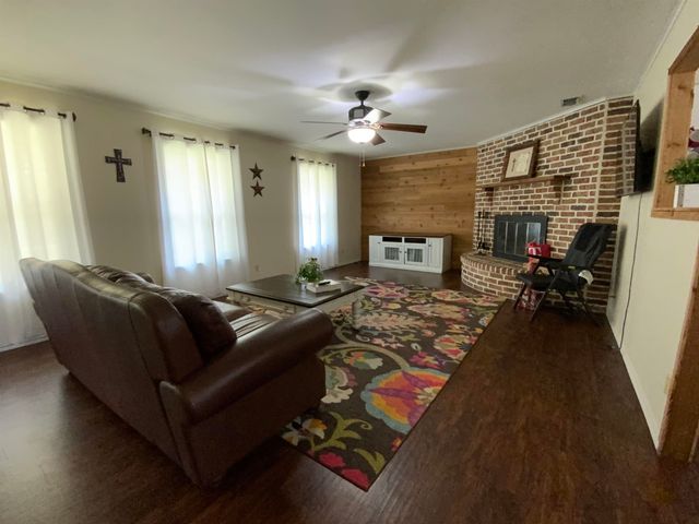 195 Katherine DR, Kilgore, TX 75662