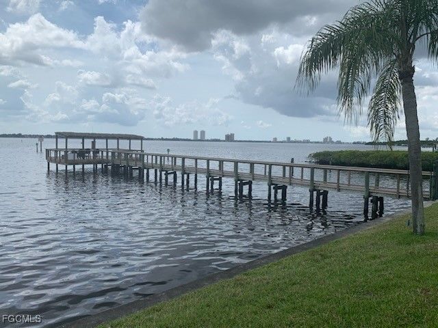 15466 Admiralty CIR 6, North Fort Myers, FL 33917