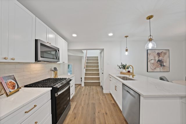 2926 Hillglenn Road, Dallas, TX 75228