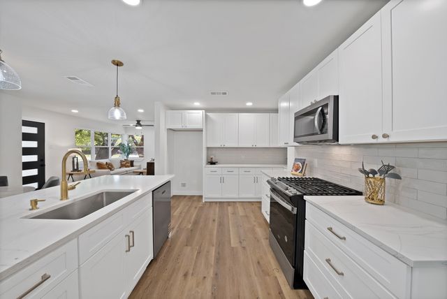 2926 Hillglenn Road, Dallas, TX 75228