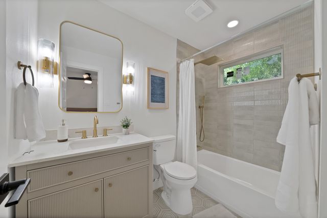 2926 Hillglenn Road, Dallas, TX 75228