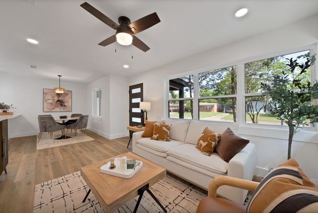 2926 Hillglenn Road, Dallas, TX 75228