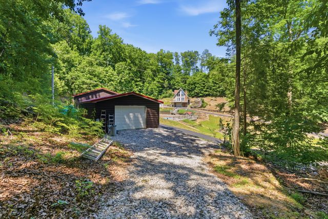 850 Cliffs Edge Road, East Bernstadt, KY 40729
