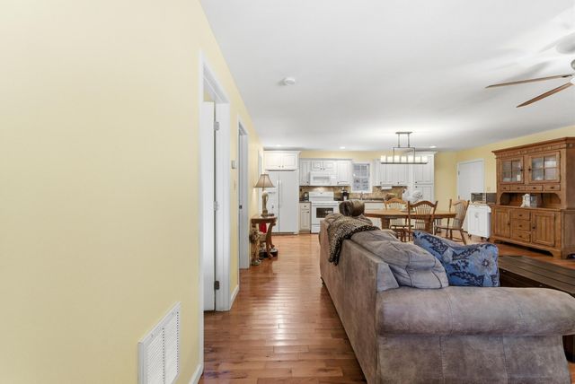 850 Cliffs Edge Road, East Bernstadt, KY 40729