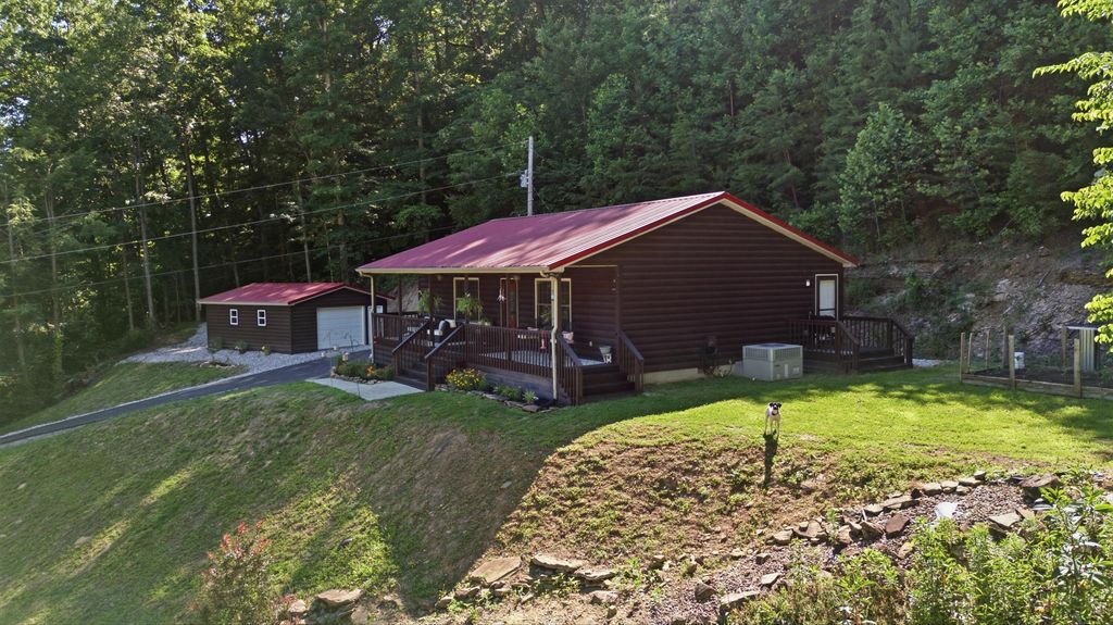 850 Cliffs Edge Road, East Bernstadt, KY 40729