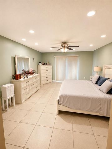 2067 MAJESTIC WOODS BOULEVARD, Apopka, FL 32712