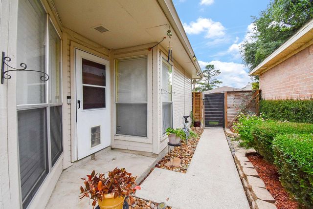 7802 Greenedge Drive, Houston, TX 77040