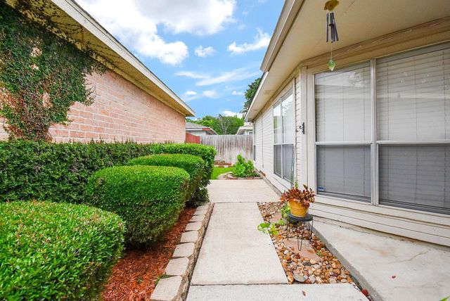 7802 Greenedge Drive, Houston, TX 77040