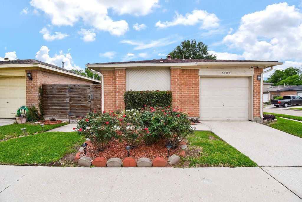 7802 Greenedge Drive, Houston, TX 77040