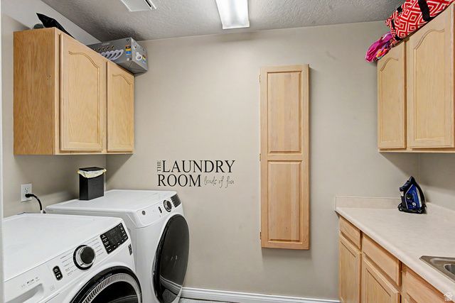 8233 S CREEKWOOD CIR, West Jordan, UT 84088
