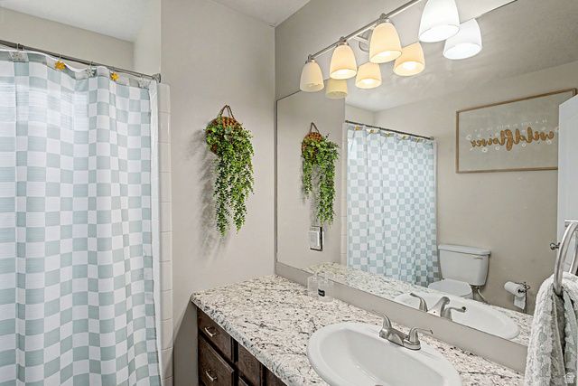 8233 S CREEKWOOD CIR, West Jordan, UT 84088