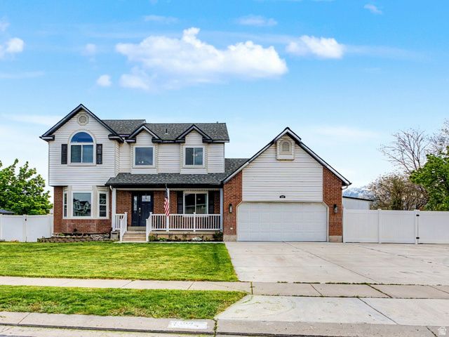 8233 S CREEKWOOD CIR, West Jordan, UT 84088