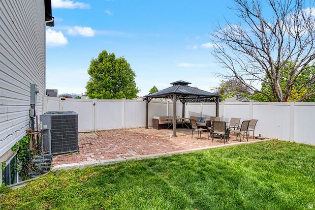 8233 S CREEKWOOD CIR, West Jordan, UT 84088