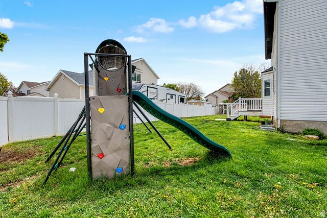 8233 S CREEKWOOD CIR, West Jordan, UT 84088