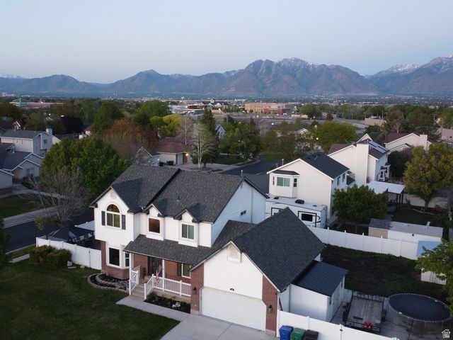 8233 S CREEKWOOD CIR, West Jordan, UT 84088