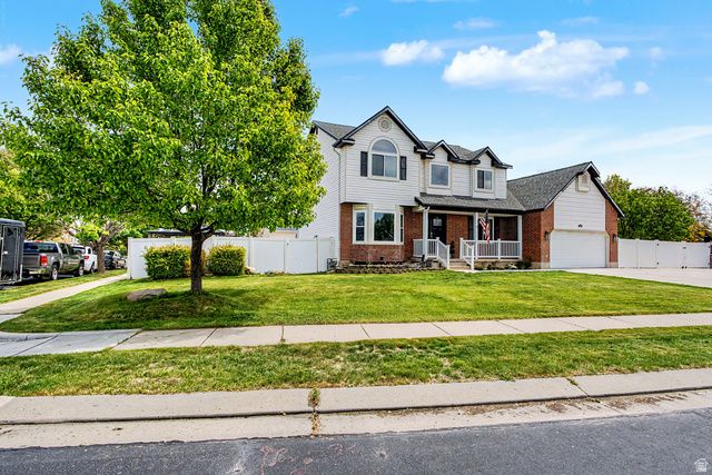 8233 S CREEKWOOD CIR, West Jordan, UT 84088
