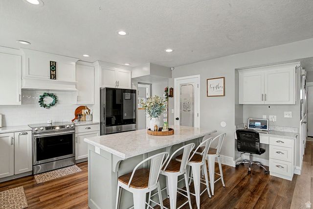 8233 S CREEKWOOD CIR, West Jordan, UT 84088