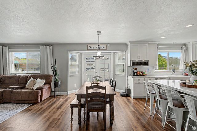 8233 S CREEKWOOD CIR, West Jordan, UT 84088