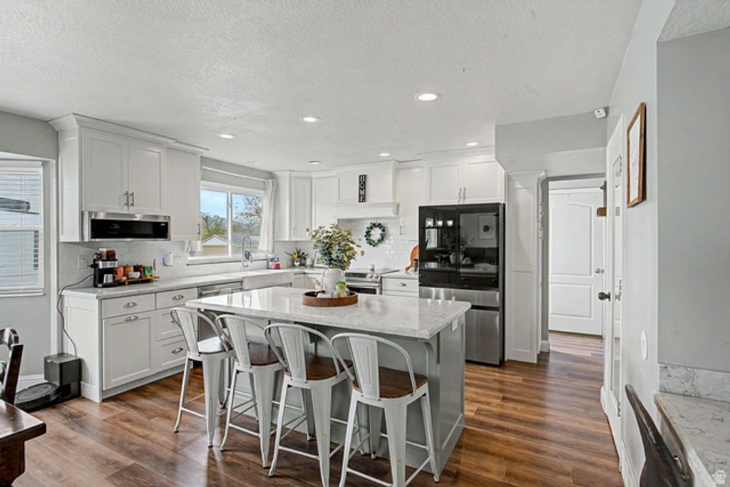 8233 S CREEKWOOD CIR, West Jordan, UT 84088