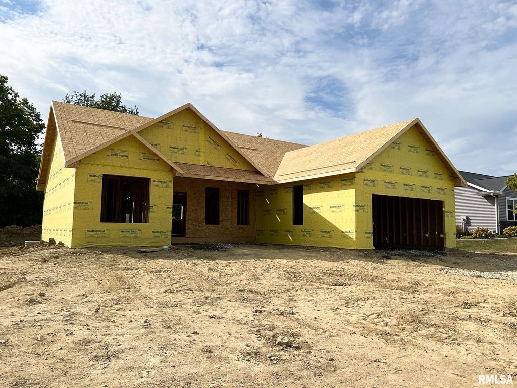 1213 PARKVIEW Drive, Eureka, IL 61530