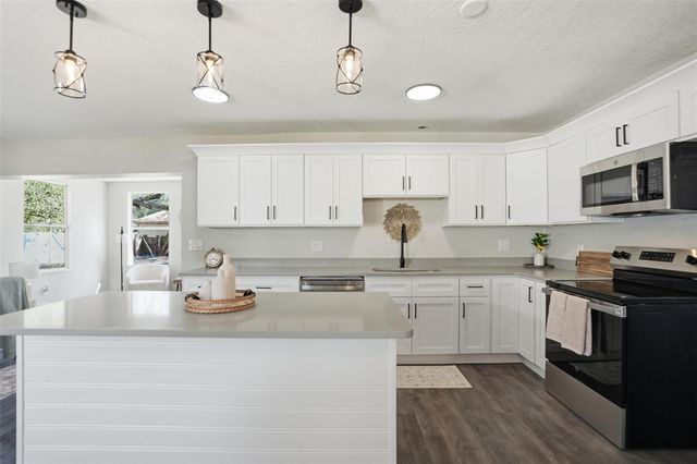 4940 LAKEWOOD DRIVE, Dade City, FL 33523