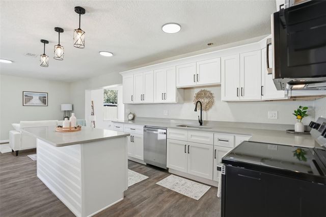 4940 LAKEWOOD DRIVE, Dade City, FL 33523