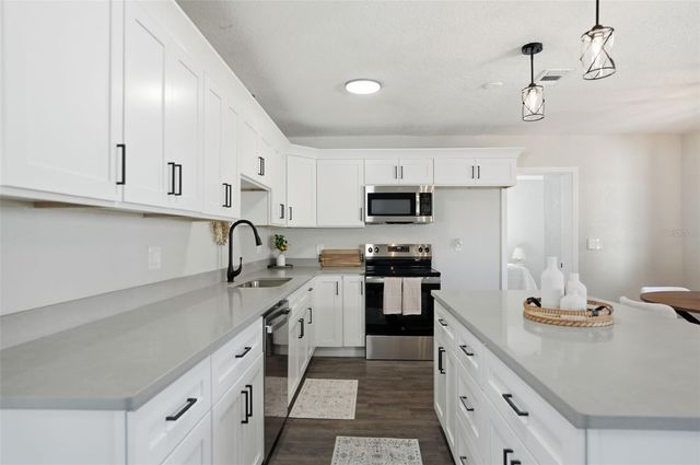 4940 LAKEWOOD DRIVE, Dade City, FL 33523