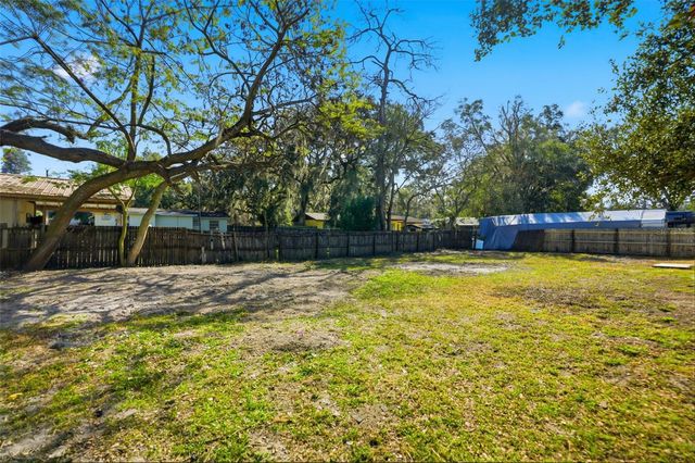 4940 LAKEWOOD DRIVE, Dade City, FL 33523