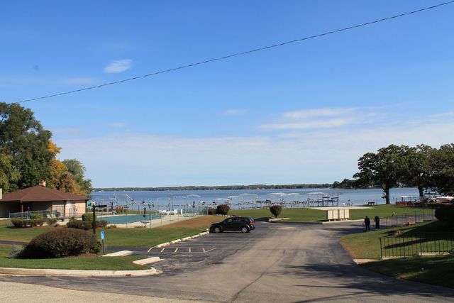 69 White Oaks Road 69, Fox Lake, IL 60020