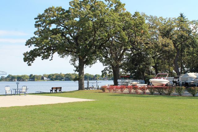 69 White Oaks Road 69, Fox Lake, IL 60020