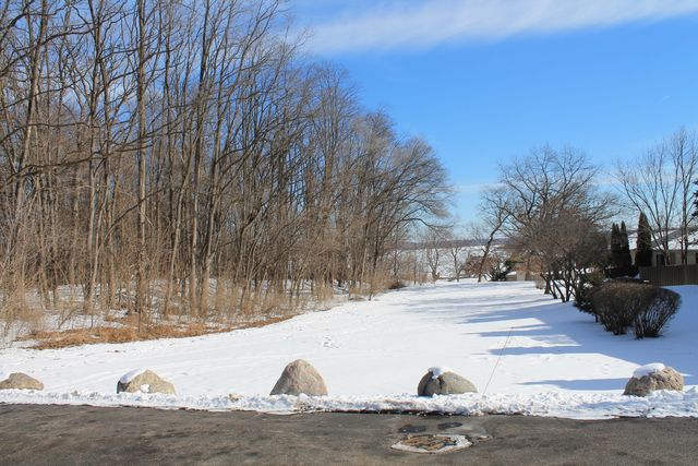 69 White Oaks Road 69, Fox Lake, IL 60020