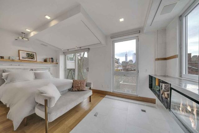 16 Minetta Lane, New York City, NY 10012