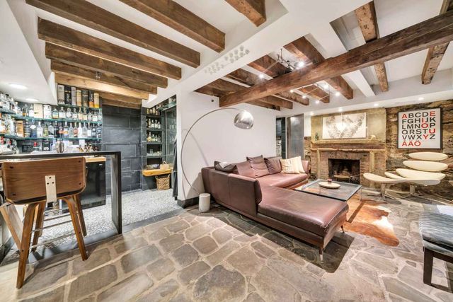 16 Minetta Lane, New York City, NY 10012